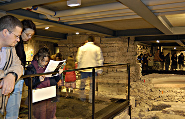 Visitors in the archaeological site