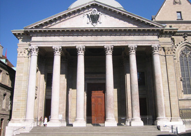 Façade de la cathédrale Saint-Pierre