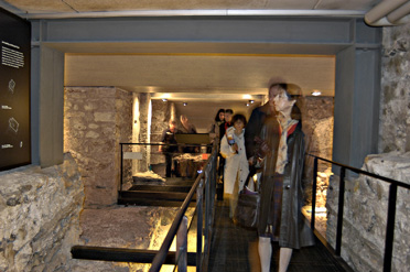 Visitors in the archaeological site